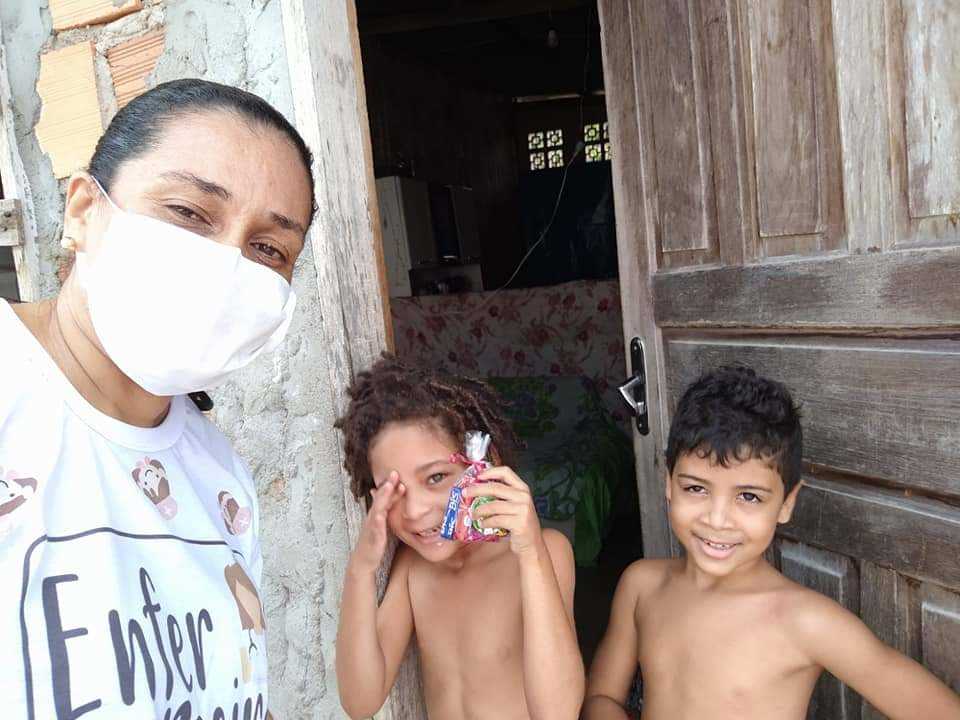 Camacã: Unidade de Saúde Luís Castro II antecipa a Páscoa distribuindo chocolates para as crianças